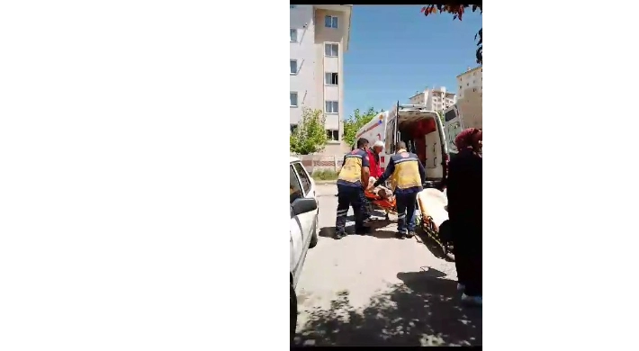 Elazığ’da Yaşlı Teyze Oy Kullanmaya Ambulansla Götürüldü