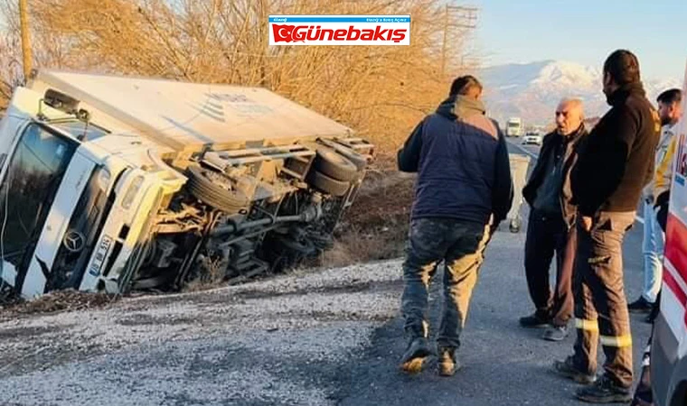 Elazığ’da Kamyon Devrildi, Sürücü Yaralandı