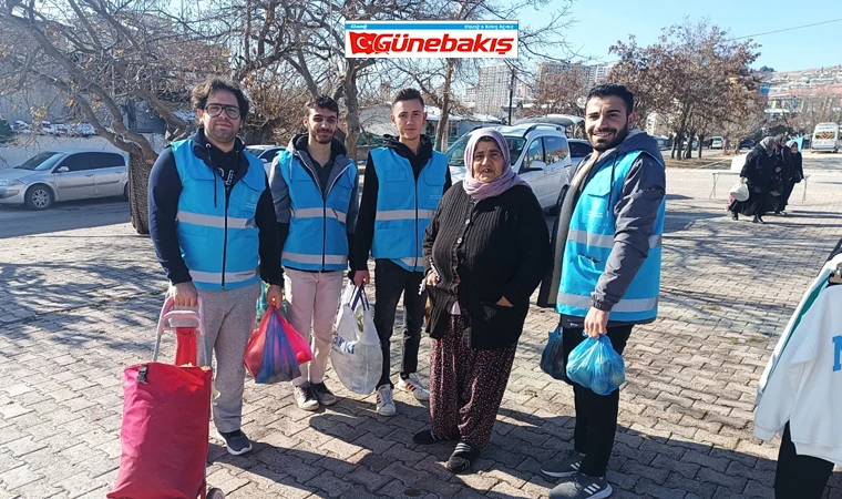 Fırat Yurdu Gönüllülerinden ‘Yaşlılarla El Ele, Gönüllüyüzbiz’ Etkinliği