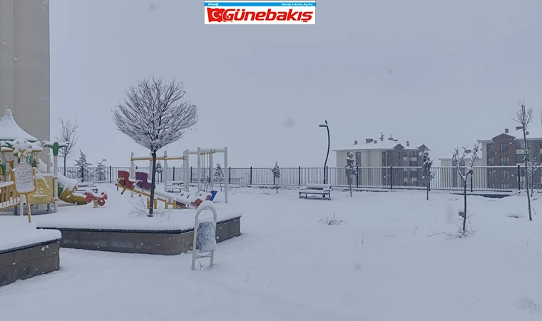 Elazığ Güne Karla Uyandı