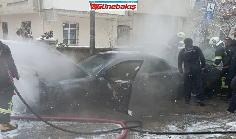 Elazığ Kültür Mahallesi’nde 2 Araç Alev Aldı