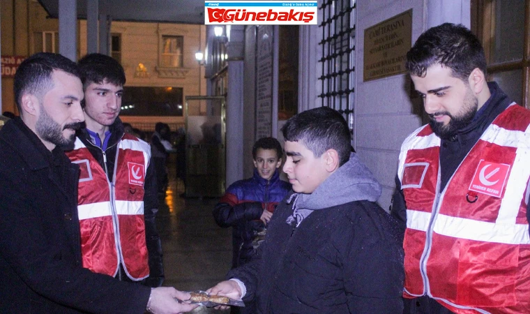 Yeniden Refah Partisi Elazığ Gençlik Kolları Genç Refah’tan Berat Kandili’nde Anlamlı Etkinlik