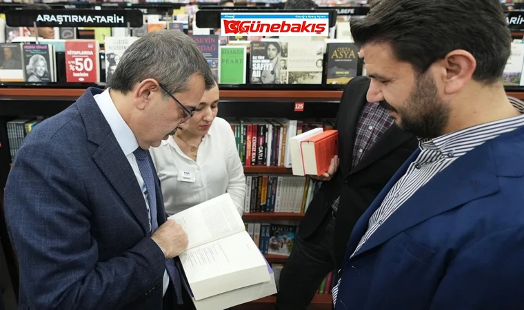 Bakan Tekin D&R Kitabevini Ziyaret Etti