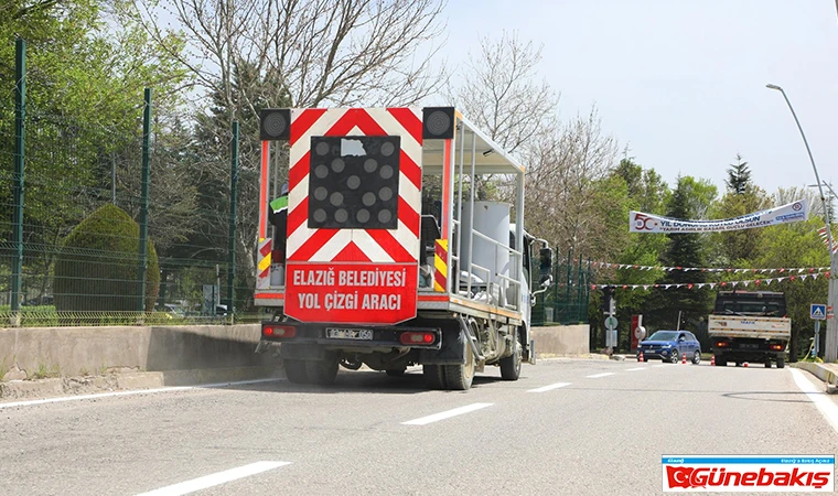 Elazığ’da Yol Çizgi Boyama Çalışmaları Sürüyor