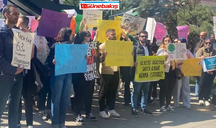 Öğretmen Adaylarından MEB Önünde Tepki: 'Mülakat Değil, Liyakat!'