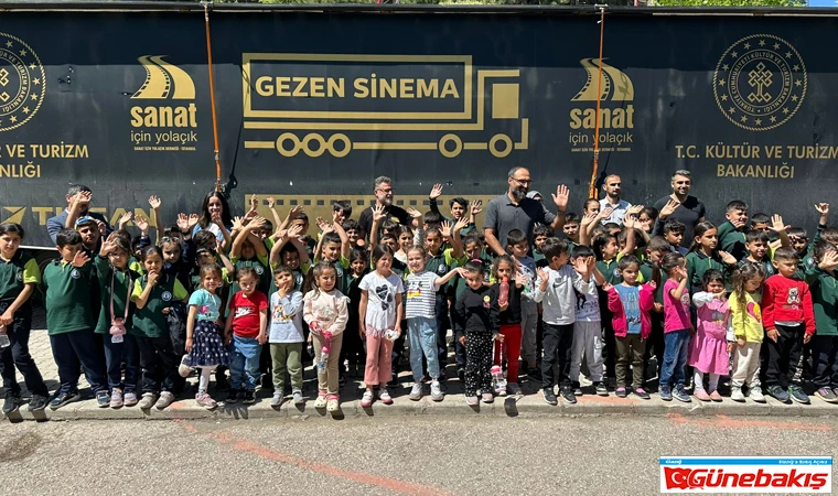 Gezen Sinema Tırı Elazığ’da Binlerce Çocuğu Sinemayla Buluşturuyor