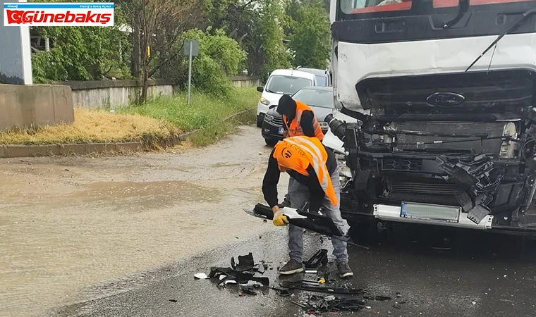 Yurtbaşı Kavşağı’nda İki TIR Çarpıştı