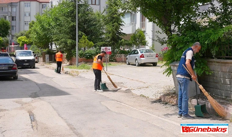 Cumhuriyet Mahallesi’nde Temizlik Mesaisi