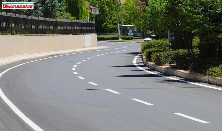 Elazığ’da Yol Çizgi Çalışmaları Devam Ediyor
