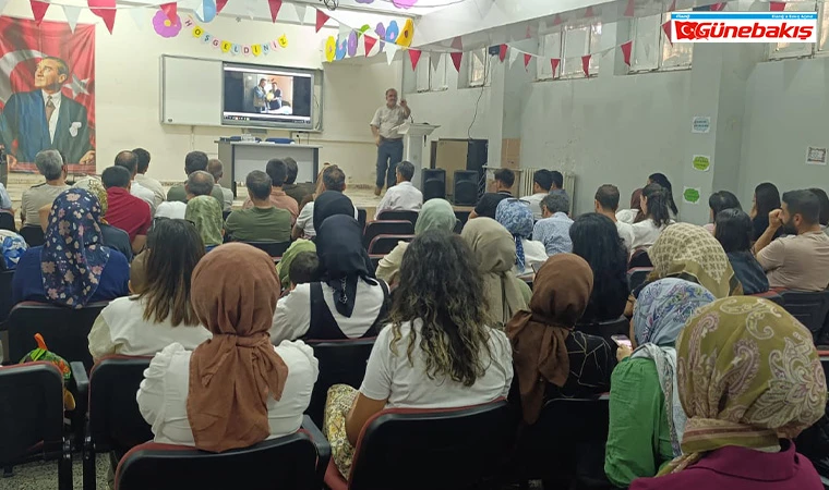 Karakoçan’da ‘Yüreklere Dokunan Öğretmen’ Konferansı
