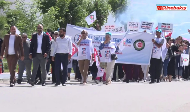 Sağlıkçılardan Zam Protestosu: ‘Siz Geçinebiliyorsanız, Biz de Geçinelim’