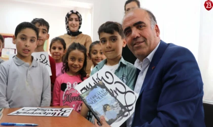 Sınıf Öğretmeni Ormanoğlu, Çocuklara Okuma Sevgisi Aşılıyor