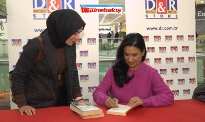 Elazığlı İclal Aydın, Baba Ocağında Okurlarıyla Buluştu