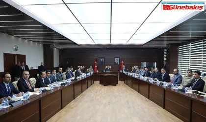 Vali Hatipoğlu'ndan Güvenlik ve Kaçakçılıkla Mücadele Toplantısı