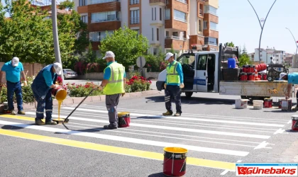 Elazığ Belediyesi Yollarda; Yol Çizgi, Yaya Çizgisi Ve İşaret Çalışmaları Gerçekleştiriyor