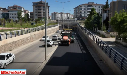 Elazığ’da Asfaltlama Çalışmaları Aralıksız Sürüyor