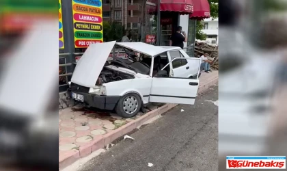 Elazığ’da 4 Araç Kazası: Fırına Dalan Araçta Büyük Facia Atlatıldı